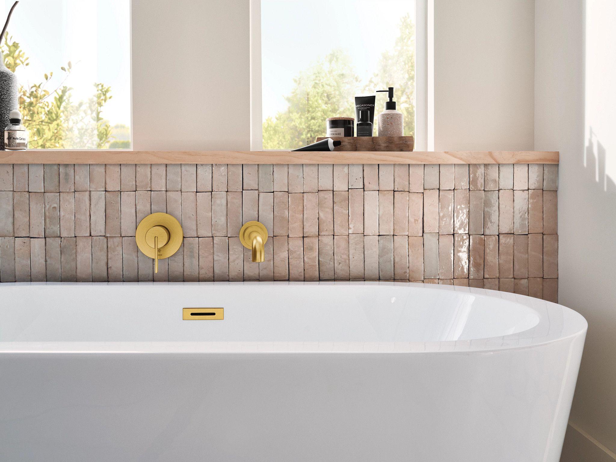 Moen® WT6221BG Cia Suite Tub Filler, 8 gpm Flow Rate, 8 in Center, Brushed Gold, 1 Handles, Domestic
